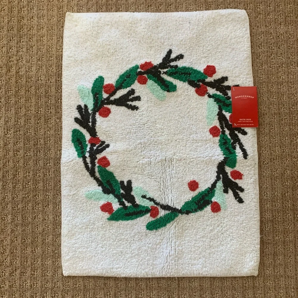 NWT Wondershop Holiday Bath Rug with Wreath design